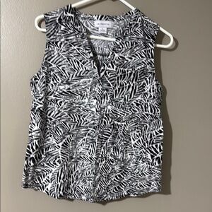 Liz Claiborne Black and White Sleeveless Graphic Blouse
